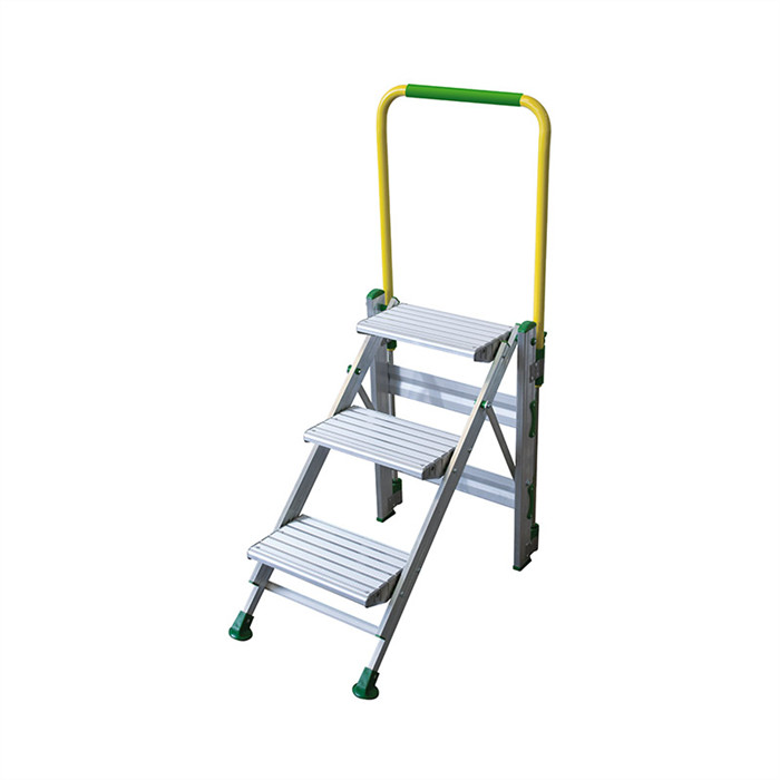 Escabeau pliant type PLIO de 3 marches avec garde-corps - hauteur plate-forme 75 cm conforme aux normes EN131 Escabeau pliant type PLIO de 3 marches avec garde-corps - hauteur plate-forme 75 cm conforme aux normes EN131